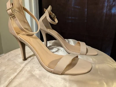 Sandalias con tiras de charol nude Foto 1 de 4