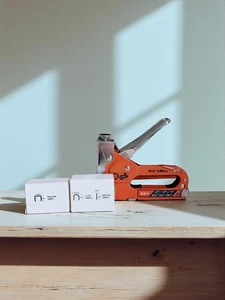 ValueMax 3in1 Handtacker Set mit 3000 Klammern | Profi Tacker für Holz & Deko - Bild 1 von 5