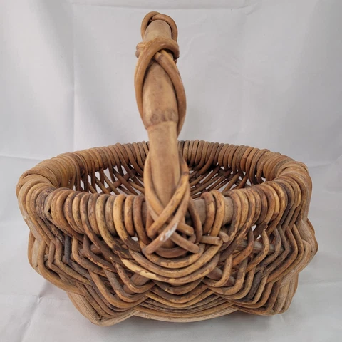 Vtg Primitive Bamboo Woven Wood Stick Gathering Picnic Basket 9"x9"x9" Cover