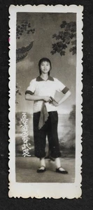 Pistola fotográfica de estudio de niñas de la milicia china Revolución cultural china original - Imagen 1 de 3