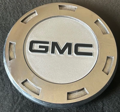 (1) GMC SIERRA YUKON SUBURBAN OEM CHROME CENTER HUB CAP 9596649 FOR 22" WHEEL - Image 1 of 3