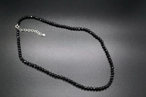 Collar de cuentas de turmalina facetado negro con cadena ajustable plateada 4 mm - Imagen 1 de 10