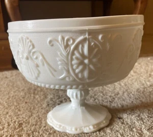 Vintage Milk Glass Pedestal Compote Candy Dish Daisy Cameo Shell Scalloped Rim - Picture 1 of 6