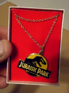 Vintage Jurassic Park Logo 1,5" breite Halskette rot Originalverpackung. Lic. Amblin - Bild 1 von 6