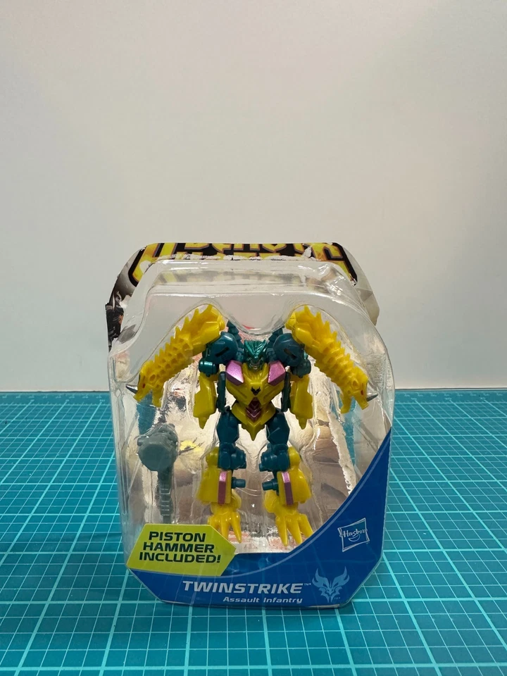 Transformers Prime Cyberverse Twinstrike - Image 1 of 4