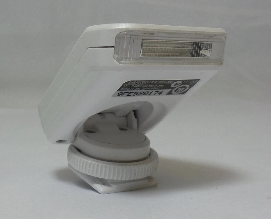 Samsung Flash for NX200 NX210 NX300 NX1000 Cameras - White (ED-SEF8A/W) - Image 1 of 1