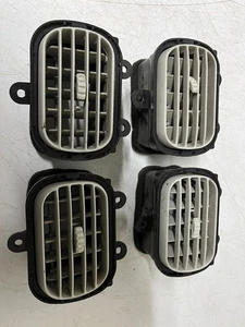 NISSAN FIGARO HEIZUNGSSCHLITZE - Bild 1 von 2