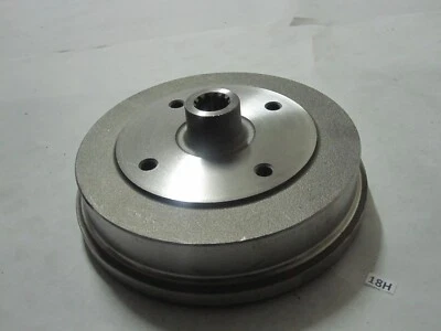 ONE 4 stud rear drum For Porsche 924 2.0 NA NEW 477 501 615 A 477501615A - Image 1 of 4