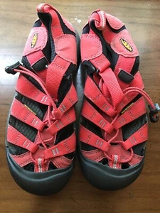 KEEN Women's Size 5 Waterproof Red Black Sandals - Picture 1 of 7