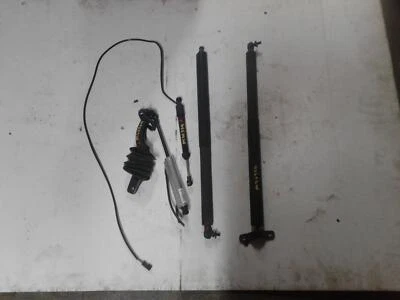 MERCEDES BENZ M CLASS W164 09/2005-12/2011 TAILGATE GAS STRUTS PAIR  - image 1 of 4