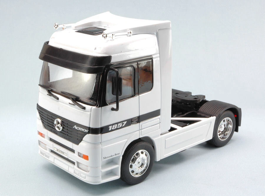 Modellini Camion Scala 1:32 Welly MERCEDES ACTROS modellismo diecast truck - Immagine 1 di 1