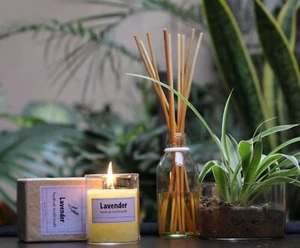 Lavender Scented Candle Long-Lasting Floral Fragrance Beautiful Sweet Rich Aroma - Picture 1 of 1