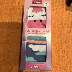 Totes Toasties Kids Rainbows & Unicorns Slipper Socks 2-pack Size 3-6 years SL7 - Picture 1 of 4