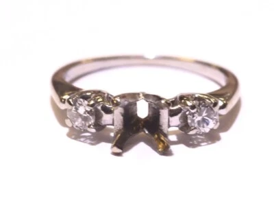 14k White Gold  .28ct 3-Diamond Round Semi Mount Mounting Ring 2.6g Size 5 - Image 1 of 4