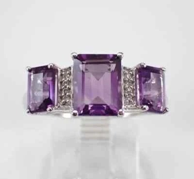 Помолвочное кольцо с 3 камнями аметист лабораторное создание изумруд 3,50 карата покрытие белым золотом 14 карат - Изображение 1 из 4
