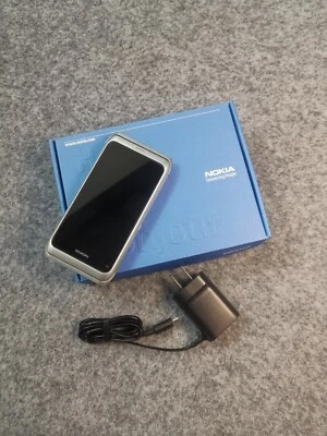 Nokia E7-16 GB(Unlocked)Symbian 16GB 3G Wifi 8MP 4" TouchScreen Slide Keyboard - Image 1 of 4