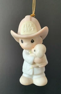 1986 Precious Moments Enesco Figur - Love Rescued Me - 102385 - Feuerwehrmann Welpe - Bild 1 von 7
