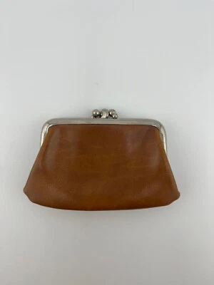 Vintage Leather Coin Purse by St. Thomas with Metal Frame and Retro Clasp - Image 1 of 4