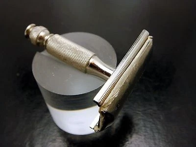 Maquinilla de afeitar Gillette Tech corta rechoncha de viaje  Foto 1 de 4
