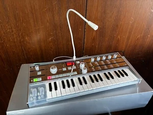 Korg MicroKORG Crystal - Limited Edition Special 20th Anniversary Model w/ box - Zdjęcie 1 z 11