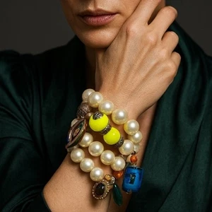 VINTAGE 80s RUNWAY STRETCH BRACELETS SET 3pc FAUX PEARLS GLASS BEADS METAL CHARM - Picture 1 of 17