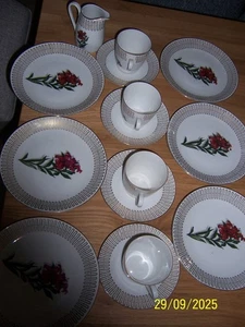 Restbestand Kaffee Geschirr, rote Lillie Gold,  4x Kaffeetasse, Milchkännchen  - Bild 1 von 10