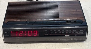 Vintage Emerson FM/AM Digital Clock Radio RED5521 Woodgrain Tested Works - Picture 1 of 4
