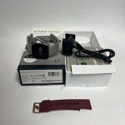 Rastreador de actividad Fitbit Versa 2 - gris piedra/niebla Foto 1 de 4