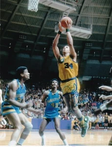 JOHN SHUMATE NOTRE DAME FIGHTING IRISH ACTION SIGNED 8x10 - Picture 1 of 1