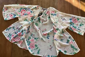 Blusa Express Semi Transparente Floral Encaje Frente Abierto Mediana - Imagen 1 de 7
