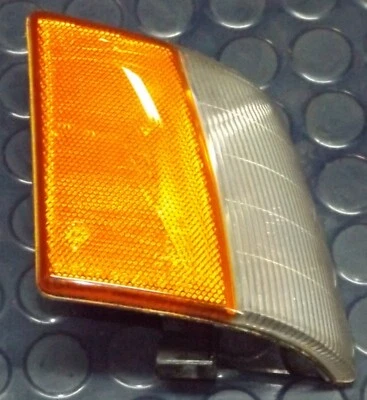 93 94 95 96 97 98 Jeep GRAND CHEROKEE RIGHT CORNER TURN SIGNAL PARK LIGHT Foto 1 de 2