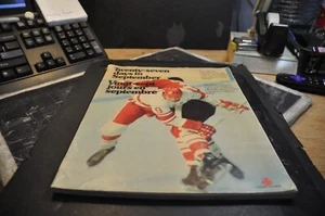 the official hockey canada vs russia  history 1972 magazine 27 days vintage rare - Imagen 1 de 23