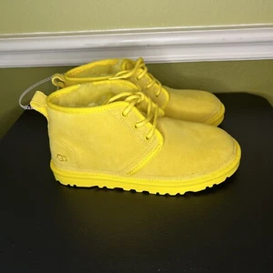 Bota Chukka Mujer UGG Neumel Gamuza Canaria Amarilla Talla 7 M 1094269 Nueva Envío Rápido - Imagen 1 de 7