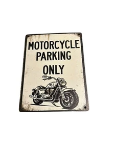 NUEVO letrero de madera decoración del hogar novedad colgante moto estacionamiento solamente - Imagen 1 de 3