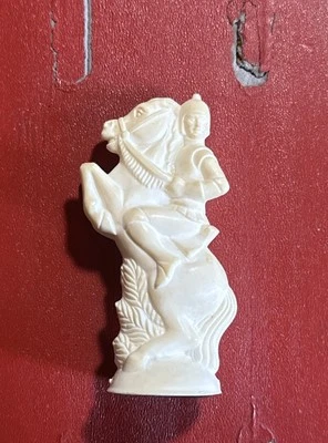 Pieza de ajedrez caballero vintage blanco renacentista (una) repuesto E.S. Lowe Foto 1 de 4