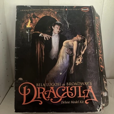 Moebius Bela Lugosi as Broadway's Dracula Model. (Damaged Box) New On Sprue - Image 1 of 4