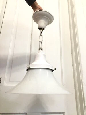 Lámpara de araña colgante Art Deco grande vintage antigua de los años 1920 y 1910 lámpara de vidrio con leche Foto 1 de 4