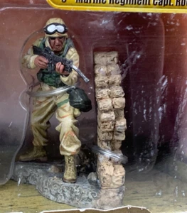 1:32 Forces of Valor U.S. Marines 3rd Battalion 5th Reg Capt Rocha PM0197 LZ - Picture 1 of 5