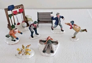 Lemax Pueblo de Navidad Lote de 8 Figuras Estatuilla Pájaros Ángel de Nieve Banco de Patín - Imagen 1 de 6