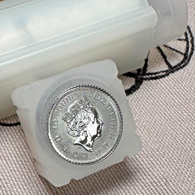 2022 Great Britain 1/10 oz .9995 Fine Platinum £10 Britannia Coin BU from roll - Image 1 of 4