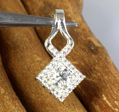 Bianco Diamante Solitario 1.09 Carato Rotondo Brillante Cut Certificato Ciondolo - Immagine 1 di 4