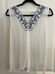 Neu mit Etikett weißes ärmelloses Top Tanktop Shirt Größe Small Boho blau Stickerei NEU V-Ausschnitt - Bild 1 von 4
