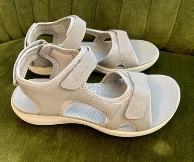 Sandalias deportivas CLARKS para mujer CloudSteppers Mira Bay con tiras tostadas/beige talla 9 Foto 1 de 4