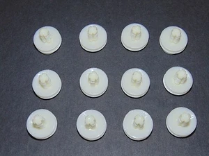 NEW DOOR PANEL MOUNTING CLIPS CORRECT STYLE FOR ALL 73-77 A BODY - Foto 1 di 3