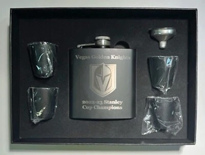 VEGAS GOLDEN KNIGHTS 2023 STANLEY CUP CHAMPIONS 6 OZ FRASCO OPT CAJA DE PRESENTACIÓN Foto 1 de 4