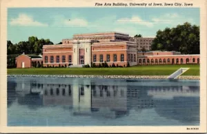 Iowa City IA Fine Arts Building Universität von Iowa Gebäude Vintage Postkarte UNP - Bild 1 von 2