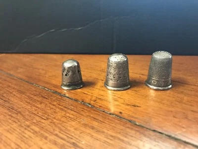 ANTIGUOS tres dedales de plata de ley Foto 1 de 4