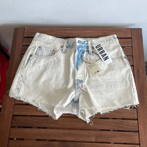 NWT Levi’s 501 Original Cutoff High-Rise Denim Shorts Snow Women Size 29 MSRP$69 - Picture 1 of 8