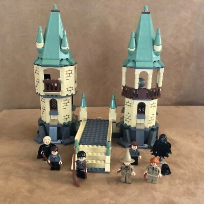 4867 Lego Complete Harry Potter Hogwarts Castle minifigures school Prof Lupin - Image 1 of 4
