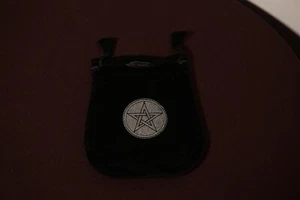 Bolsa de cordón de terciopelo negro pentagrama - para dados, runas o cristales - Imagen 1 de 1